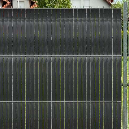 Bandă de gard din PVC – fâșie îngustă și verticală pentru garduri din panouri, potrivită pentru reliefuri, 900 g/m², antracit RAL 7016