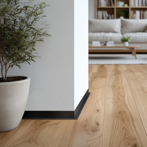 Plintă PVC minimalistă autocolantă – rigidă, neagră