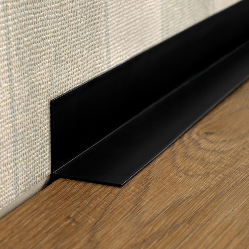  Profil de colț PVC, inegal, lipit pe exterior, protecție colț, negru