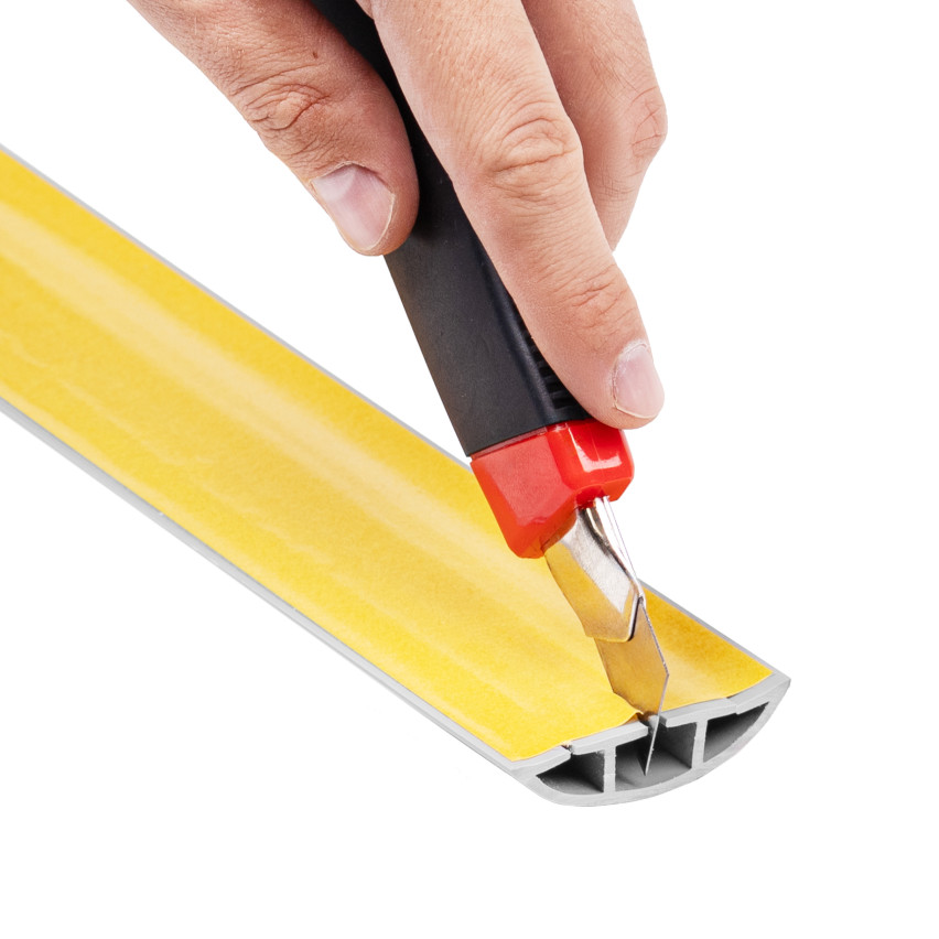 Goletă autoadezivă pentru cabluri din PVC - 200 cm, semicirculară, maro