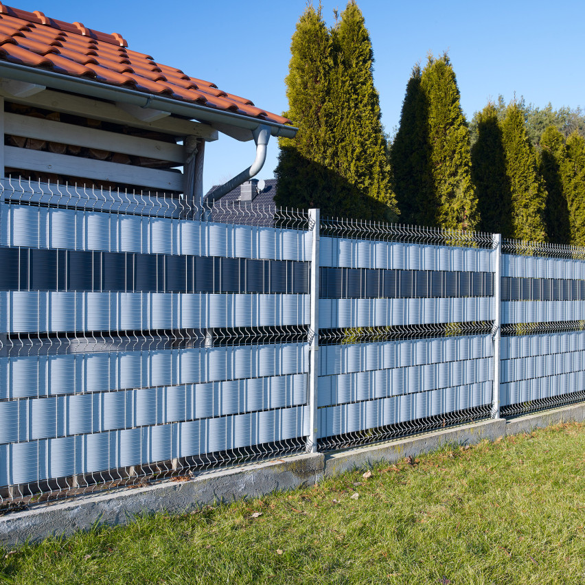 Banda de protecție vizuală din PVC dur pentru gard de plasă dublă cu înălțime de 19 cm și grosime de 1,2 mm, gri.
