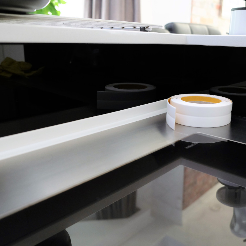 Listă de finisare autoadezivă din PVC, gri deschis