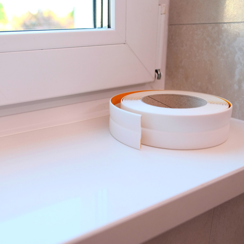 Listă de finisare autoadezivă din PVC, crem