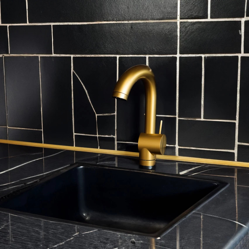 Bandă PVC autoadezivă de montaj și finisare pe bandă de spumă 10/10 5m - aur