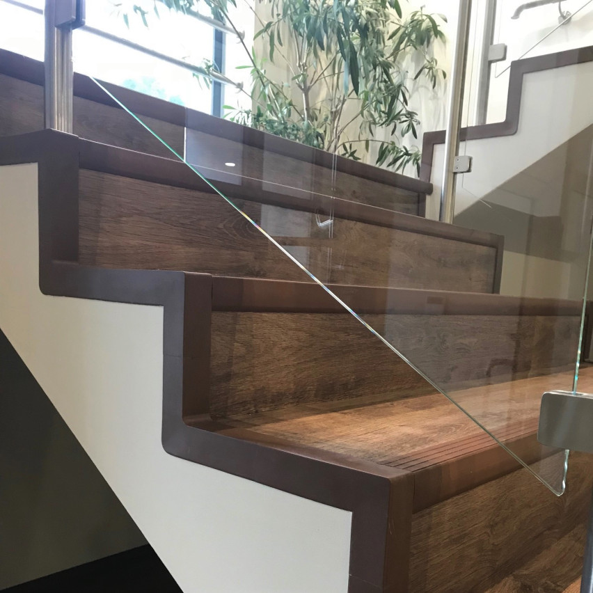 Set pentru finisarea scărilor din PVC gri închis