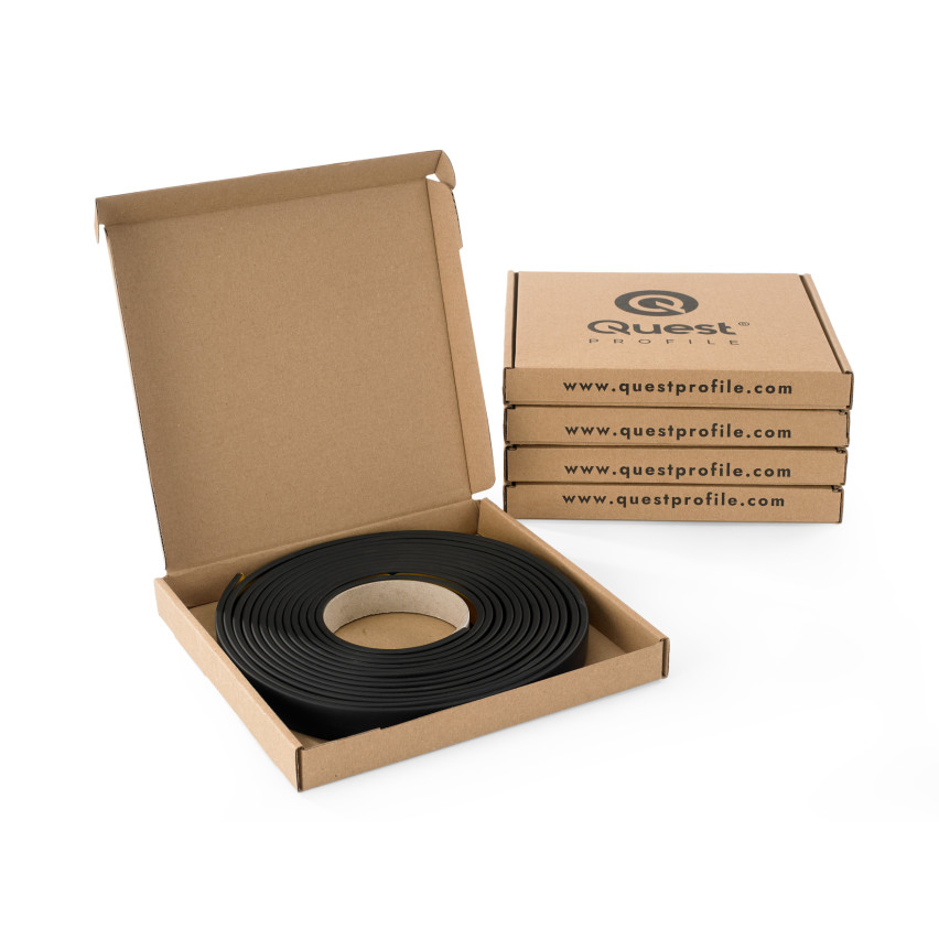 Profil meblowy C 18 mm, czarny z taśmą klejową, długość 5m